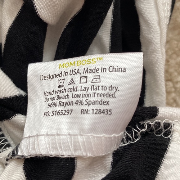 Itzy Ritzy Car seat and nursing cover - Picture 3 of 4